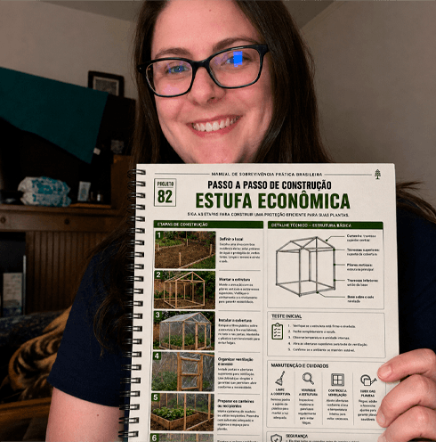 Cliente com o Manual de Sobrevivencialismo em mãos — foto 05